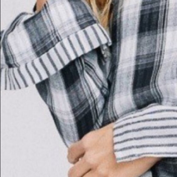 Black & White Plaid Bow Cuff Long Sleeved Top - Picture 3 of 5